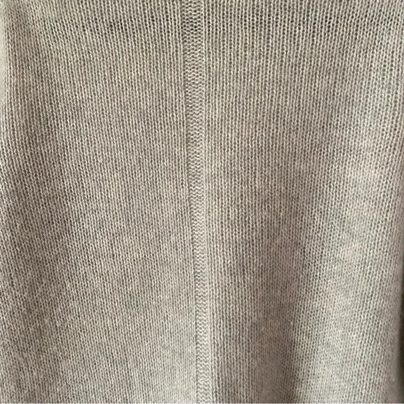 The Row Luxurious Cashmere Crewneck Sweater Size M Gray Classy Chic Effortless